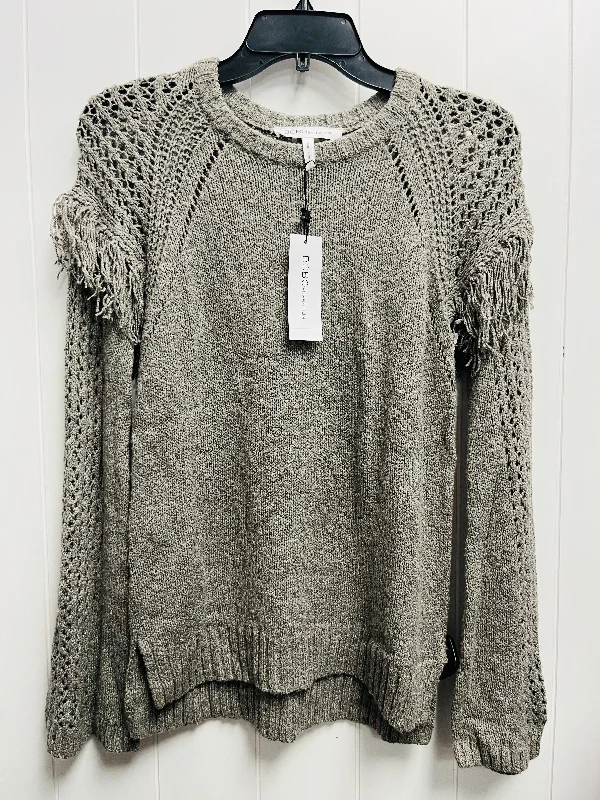 Sweater By Bcbgeneration In Grey, Size: Xs