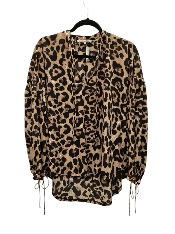 Top Long Sleeve By Clothes Mentor In Leopard Print, Size: S